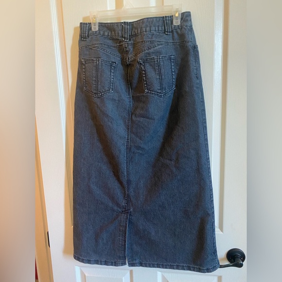 Christopher and Banks size 4 striped jean skirt - Picture 1 of 3